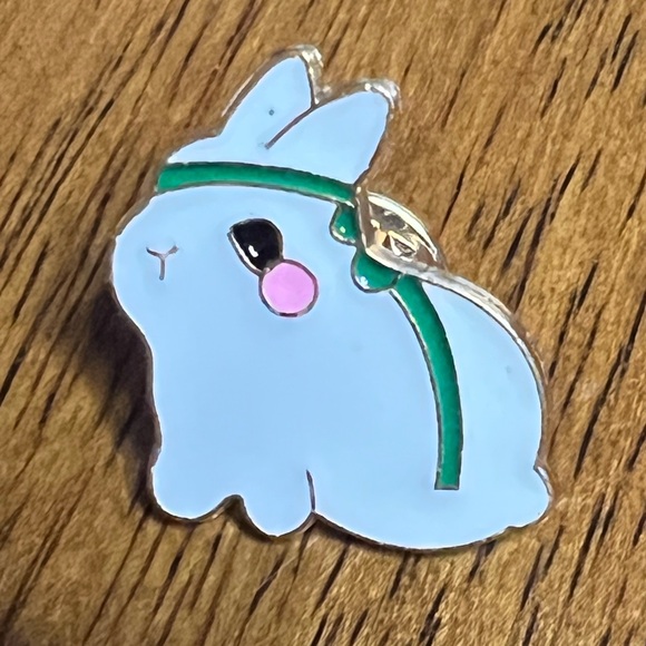 NEW - Rabbit Enamel Pin - Picture 1 of 1